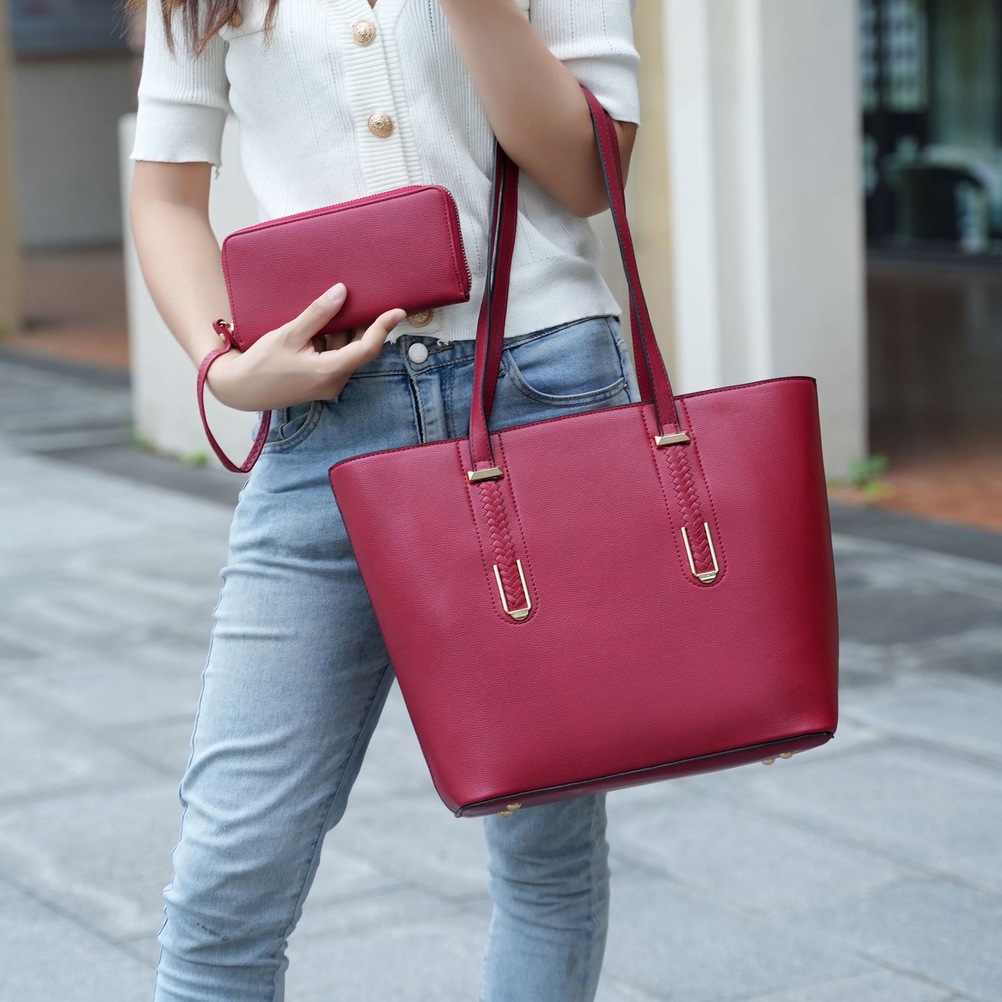 537583221
