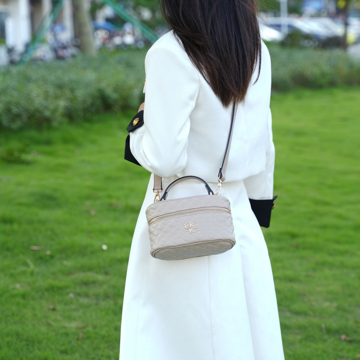 537527181
